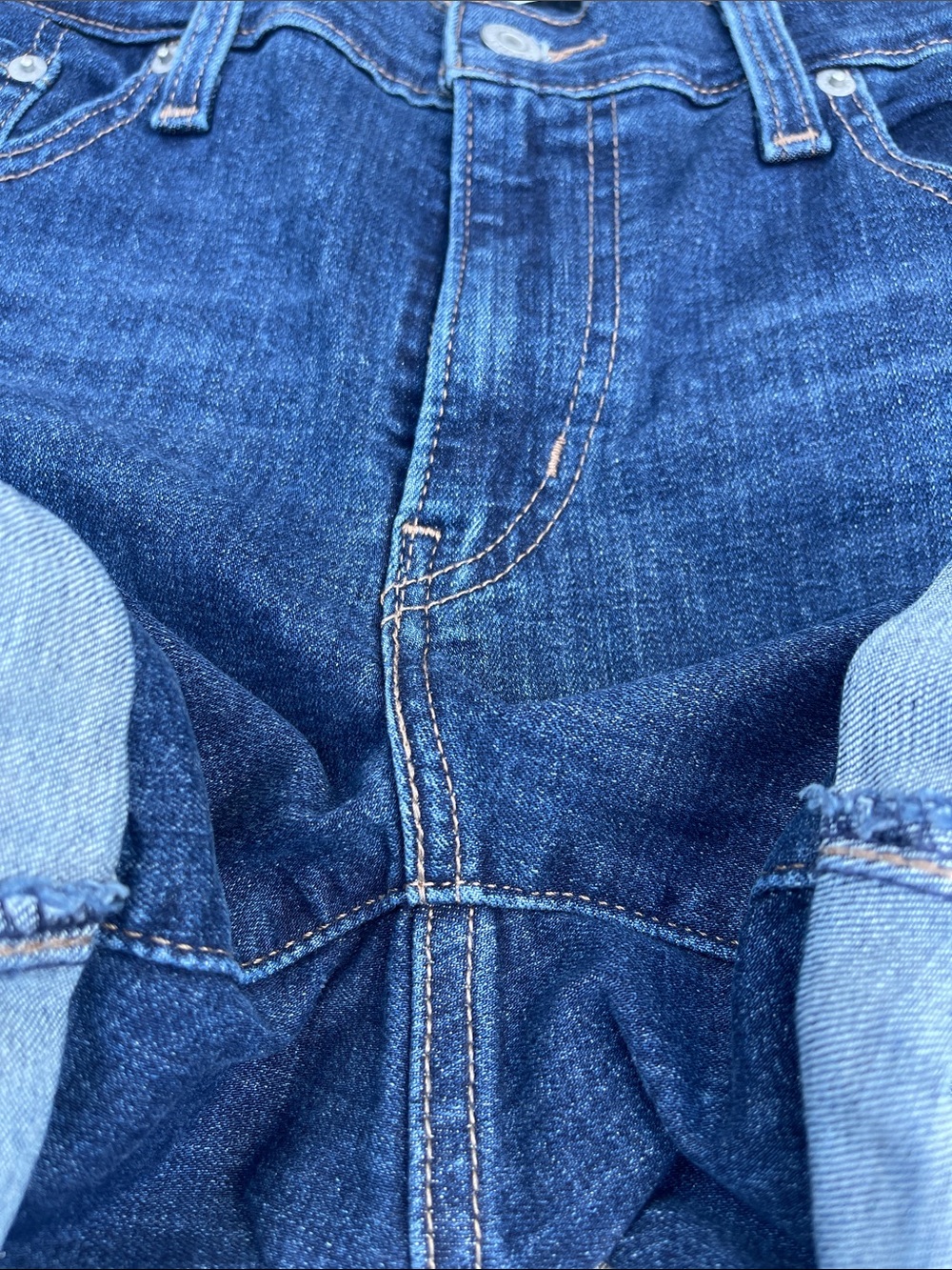 LEVI’S Mid-Rise/Mid-Length Dark Blue Denim Shorts for Women - Picture 11 of 15